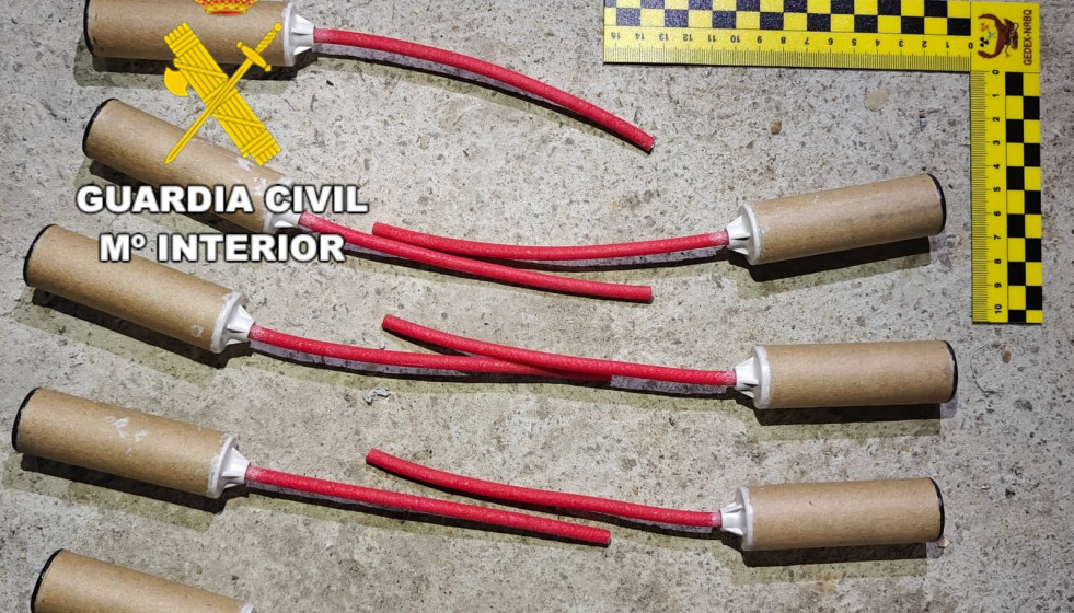 Material incautado por pesca marítima con artefactos explosivos en la zona de Corcubión