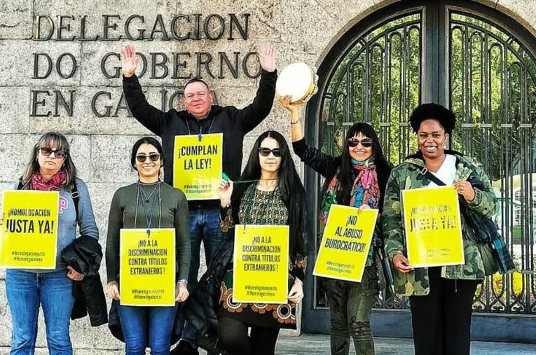 Homologaciu00f3n Justa Ya frente a la delegaciu00f3n del Gobierno en Galicia sita en A Coruu00f1a