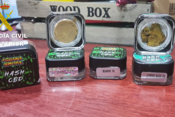 Sustancias incautadas por la Guardia Civil en un establecimiento de Caldas de Reis (Pontevedra).
