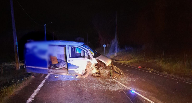 Furtoneta accidentada en Narón (A Coruña).