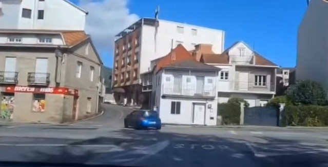 Momento de la persecución policial a un vehículo en Poio (Pontevedra).