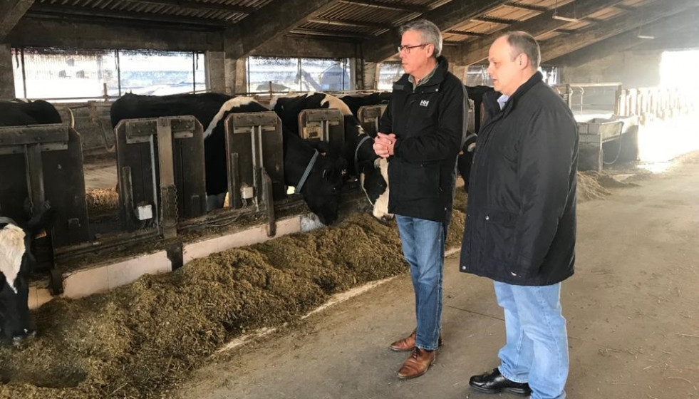 El director de la Agacal, Manuel Rodríguez, en su visita al centro de Mabegondo