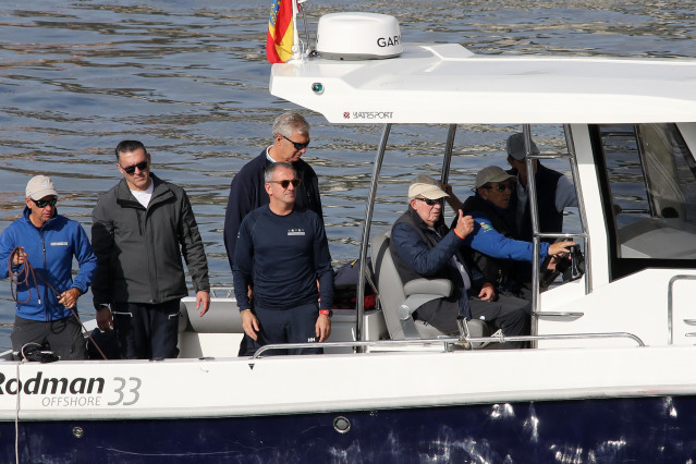 Sanxenxo, Pontevedra. El Rey emérito, Juan Carlos I, participa en la útima prueba del Cto de España de 6m, el Desafío Barceló.