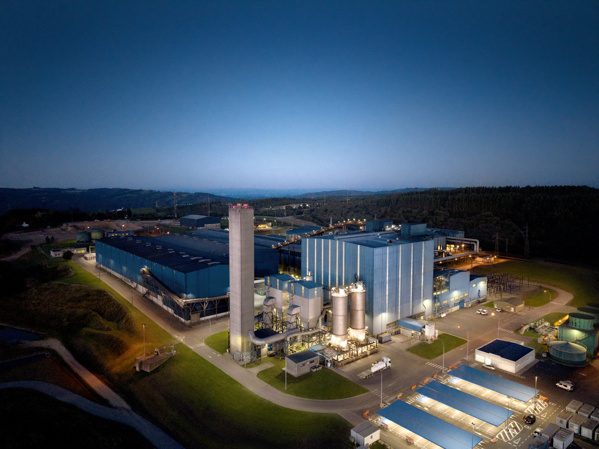 Imagen nocturna complejo Sogama1