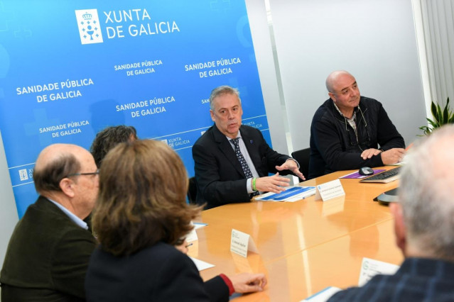 El conselleiro de Sanidade de la Xunta, Antonio Gómez Caamaño, durante encuentro de trabajo con los representantes de las juntas provinciales de la Asociación Española Contra el Cáncer en Galicia.