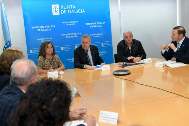 El conselleiro de Sanidade de la Xunta, Antonio Gómez Caamaño, durante encuentro de trabajo con los representantes de las juntas provinciales de la Asociación Española Contra el Cáncer en Galicia.