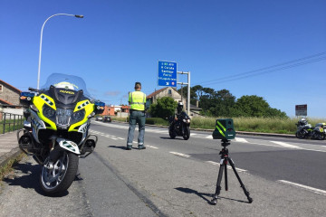 Control de velocidad de la Guardia Civil de Tráfico en el entorno de Ferrol