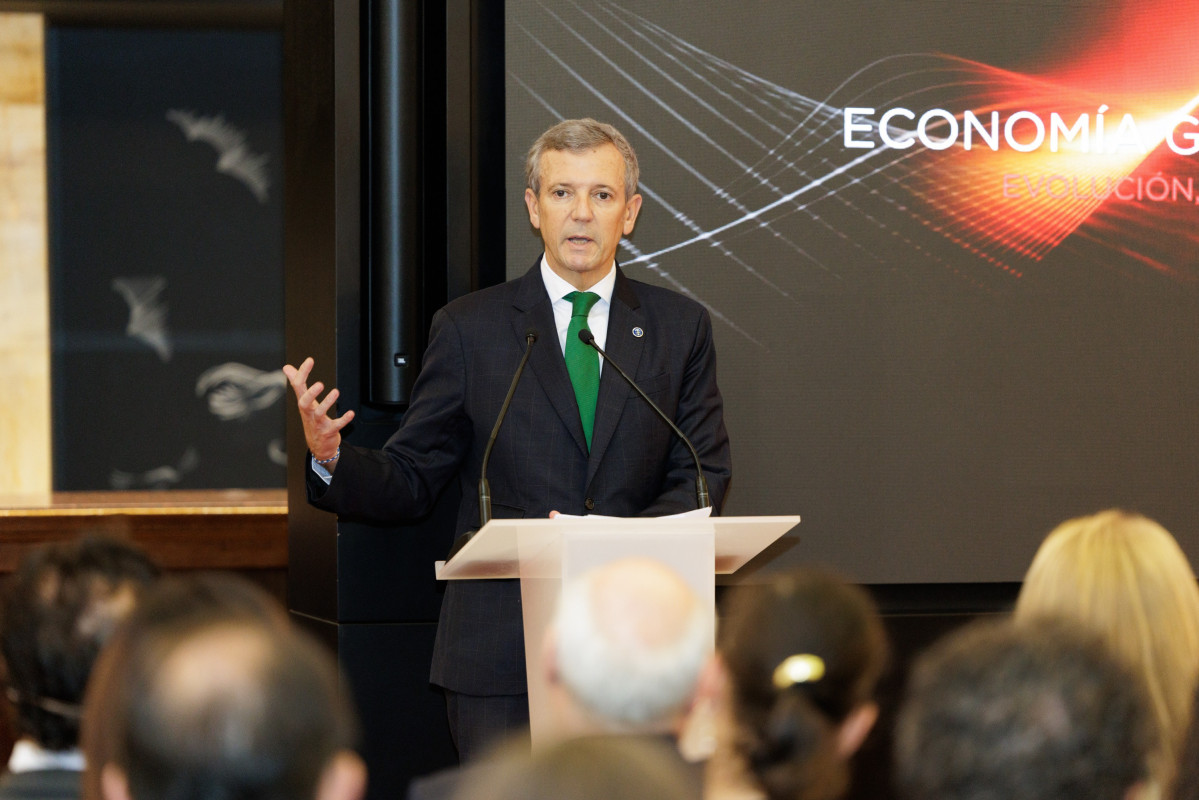 El presidente de la Xunta, Alfonso Rueda, durante el Foro Economía Galega e Empresa. Evolución, Innovación e Futuro, en la antigua sede del Banco Pastor, en A Coruña.