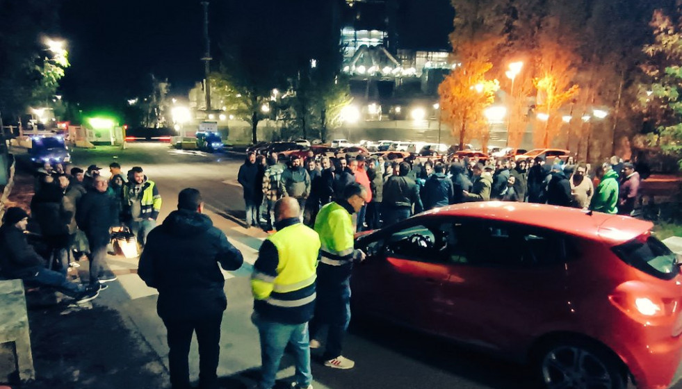 Piquetes a la puerta de Lourizán en la primera jornada de huelga en ENCE Pontevedra