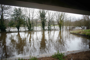 Archivo - Desbordamiento del río Miño, a 28 de enero de 2025, en Lugo, Galicia (España). La borrasca Herminia ha provocado numerosos destrozos en Galicia y aunque la situación empieza a mejorar, e