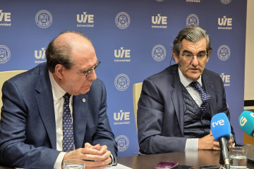 Juan Abarca Cidón, presidente de HM Hospitales, y  Miguel Ángel Escotet, rector de la Universidad Intercontinental de la Empresa (UIE)