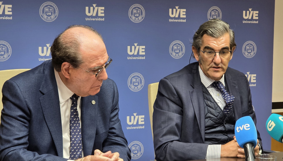 Juan Abarca Cidón, presidente de HM Hospitales, y  Miguel Ángel Escotet, rector de la Universidad Intercontinental de la Empresa (UIE)