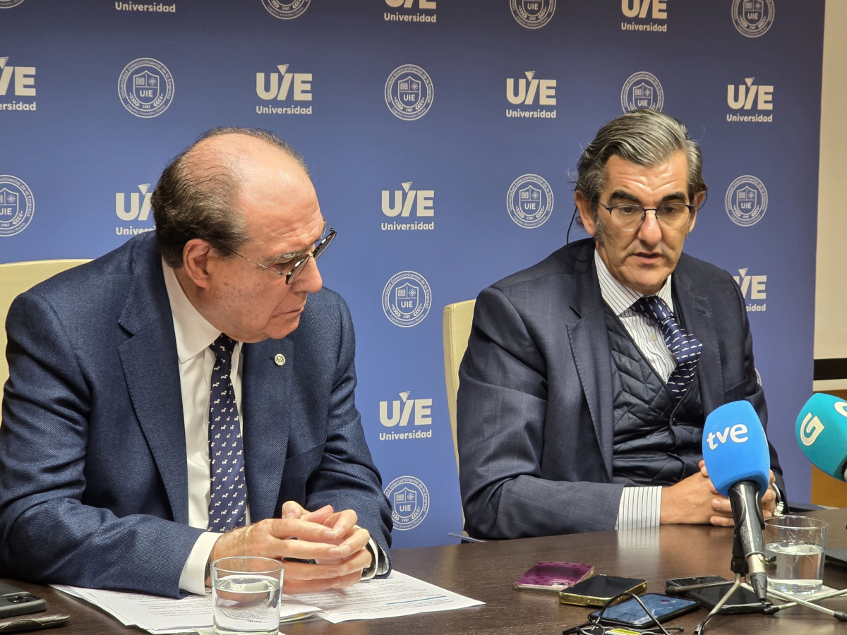 Juan Abarca Cidón, presidente de HM Hospitales, y  Miguel Ángel Escotet, rector de la Universidad Intercontinental de la Empresa (UIE)