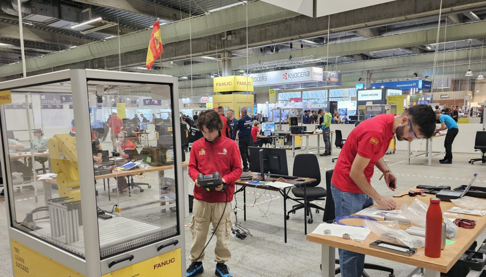Tres estudiantes de Formación Profesional de la Comunitat Valenciana compiten con el equipo español en el concurso Euroskills 2025 que se celebra en Dinamarca