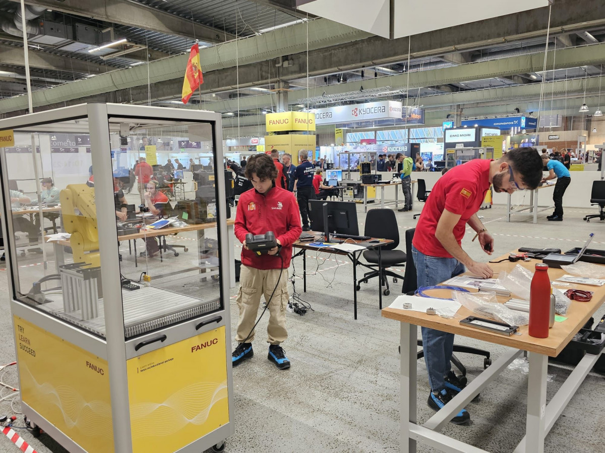 Tres estudiantes de Formación Profesional de la Comunitat Valenciana compiten con el equipo español en el concurso Euroskills 2025 que se celebra en Dinamarca