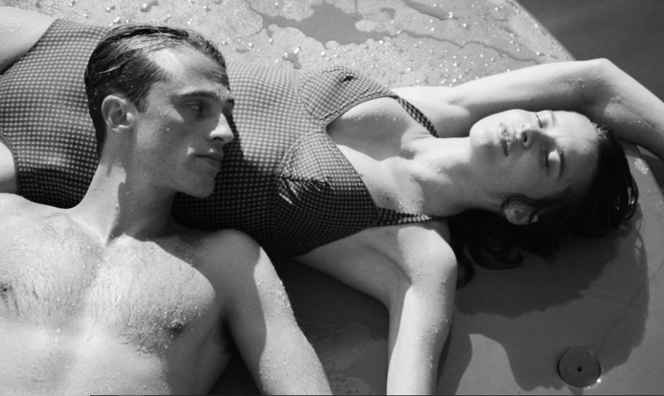 Rebecca Marder y Benjamin Voisin en El Extranjero