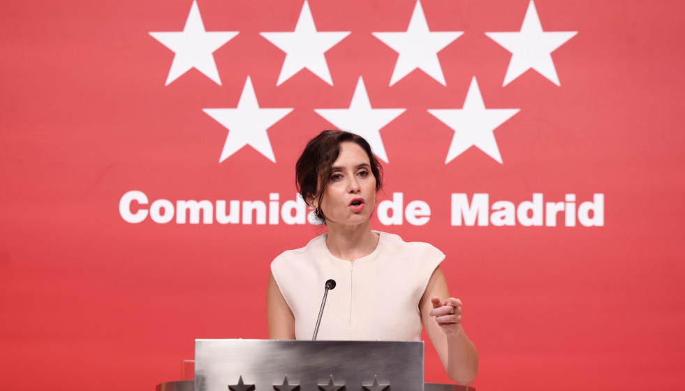 La presidenta de la Comunidad de Madrid, Isabel Díaz Ayuso, comparece ante los medios de comunicación, a 21 de noviembre de 2025, en Madrid (España).