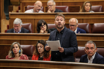 Archivo - El diputado de Compromís integrado en Sumar, Alberto Ibáñez, interviene durante una sesión de control al Gobierno en el Congreso de los Diputados, a 17 de septiembre de 2025, en Madrid (