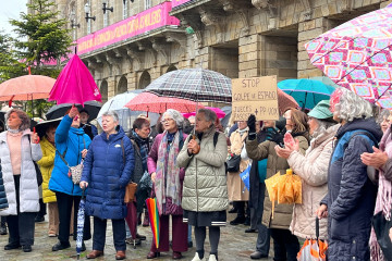 Una pancarta en la concentración en apoyo al fiscal general: 'Stop golpe de Estado'.
