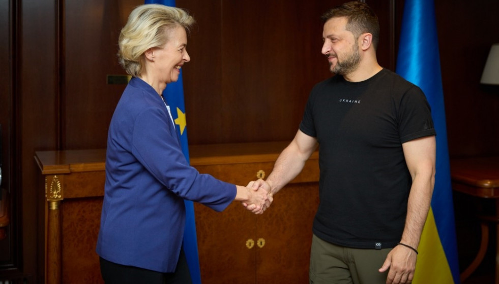 Archivo - La presidenta de la Comisión Europea, Ursula von der Leyen, y el presidente de Ucrania, Volodimir Zelenski