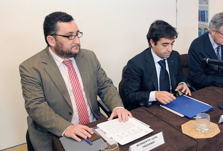 Uzal Tresandi en un acto de la Xunta al lado de un ex conselleiro en una foto de la propia Xunta