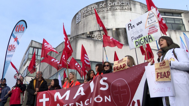 Concentración de la CIG con motivo de la huelga en Atención Primaria. Frente a la Consellería de Sanidade. En Santiago de Compostela.