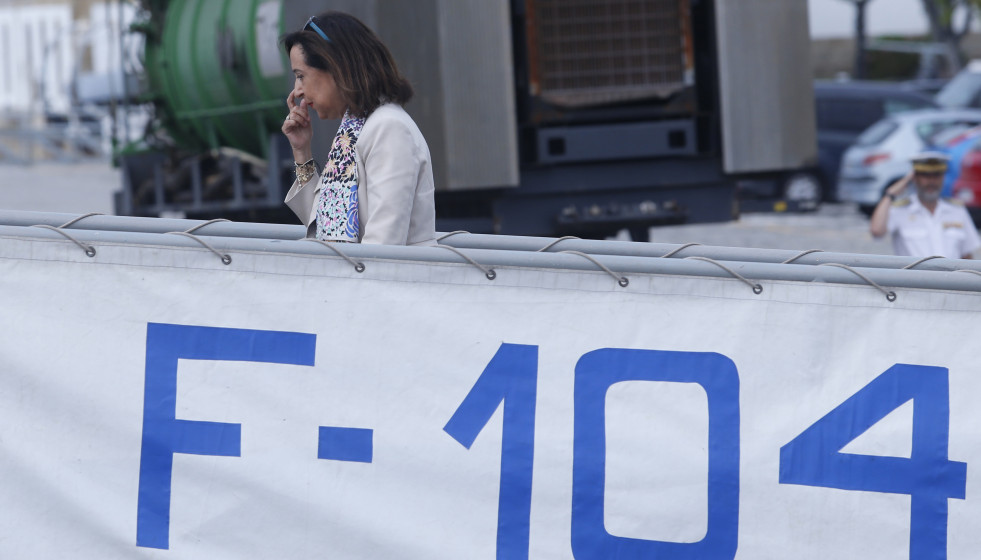 La ministra de Defensa en funciones, Margarita Robles, visita la fragata ‘Méndez Núñez’ en el Arsenal de Ferrol, a 14 de agosto de 2023, en Ferrol, A Coruña, Galicia (España). La fragata ‘M