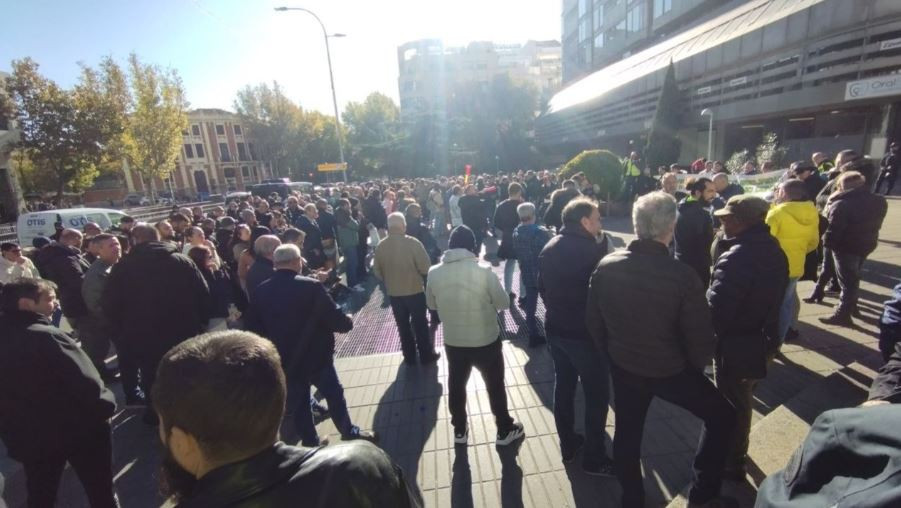 Concentraciu00f3n de vigilantes de seguridad en una foto de un canal de Telegram