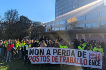 Protesta de los trabajadores de ENCE frente a la sede de la Xunta en Pontevedra en noviembre de 2025
