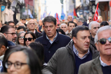 El secretario xeral del PSdeG, José Ramón Gómez Besteiro, en la manifestación por unas mejores infraestructuras ferroviarias.