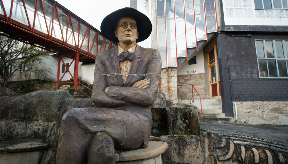 Exterior de la fábrica de cerámica de Sargadelos, a 3 de abril de 2025, en Cervo, Lugo, Galicia (España). Los trabajadores de Sargadelos continúan preocupados tras el anuncio de cierre de las inst