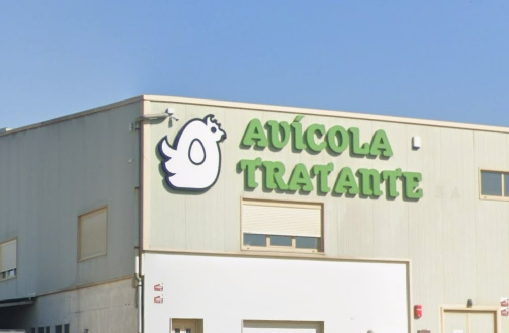 Nave de Avu00edcoal Tratante en Dozu00f3n