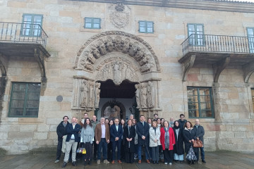 La catedrática Maite Flores junto a su equipo