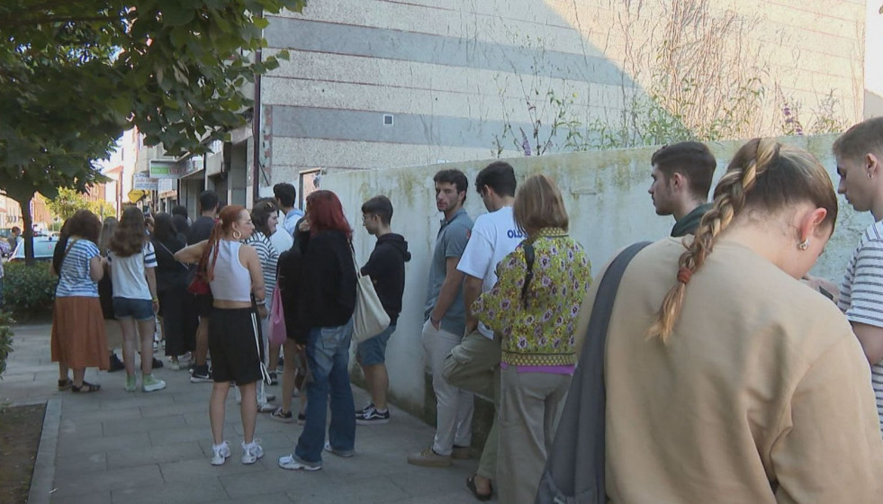 Estudiantes cola agencia inmobiliaria