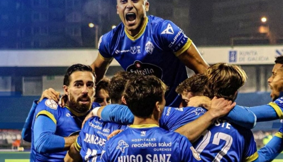 El Ourense CF celebra su gesta copera frente al Girona