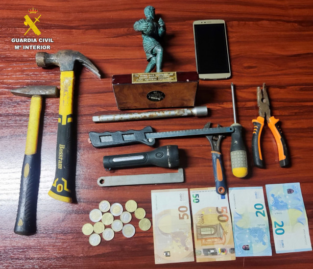 Artefactos incautados por la Guardia Civil