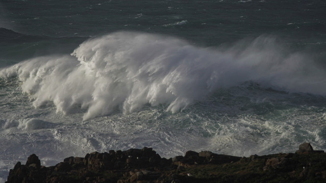 Estado del mar en A Coruña debido al temporal por el que se ha activado la alerta naranja, a 3 de diciembre de 2025, en A Coruña, Galicia (España).