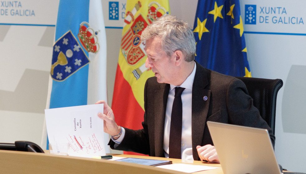El titular del Ejecutivo gallego, Alfonso Rueda, preside la reunión del Consello de la Xunta.