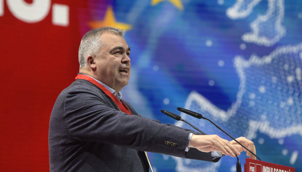 Archivo - El secretario de Organización del PSOE, Santos Cerdán, interviene durante la primera jornada de la Convención Política del Partido Socialista 'Democracias más fuertes’, en Palexco, a