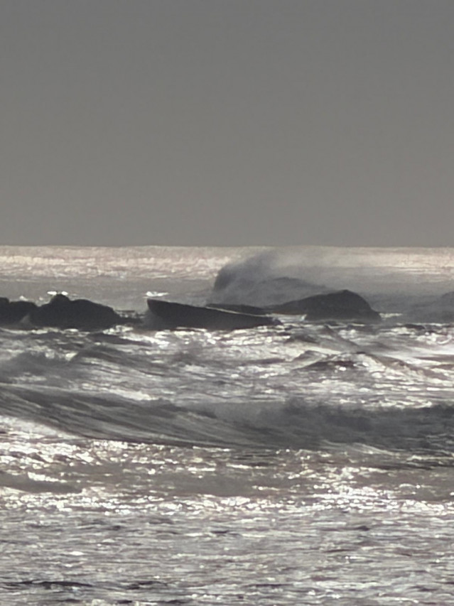 Imagen del pesquero portugués que naufragó en la desembocadura del río Miño.