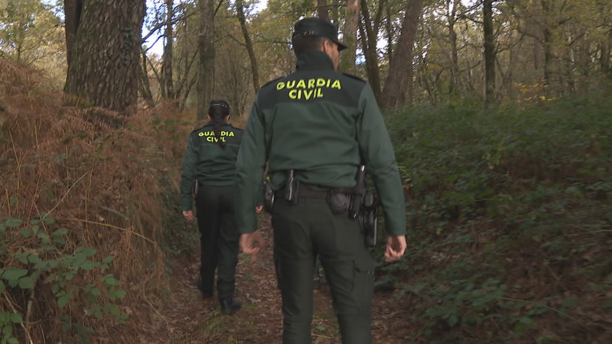 Guardia Civil en el lugar en el que apareciu00f3 el cuerpo