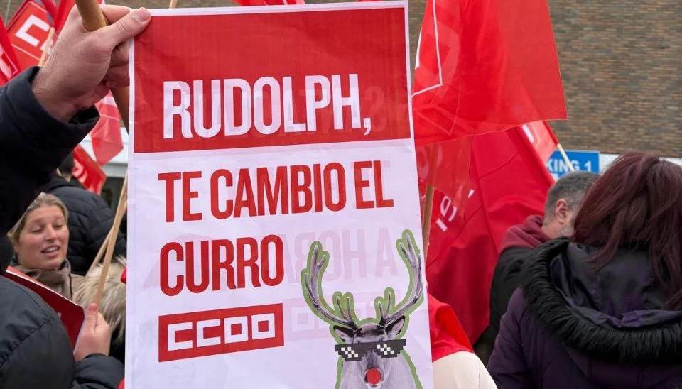 Protesta ante el Alcampo de A Coruu00f1a durante la campau00f1a de Navidad de 2025
