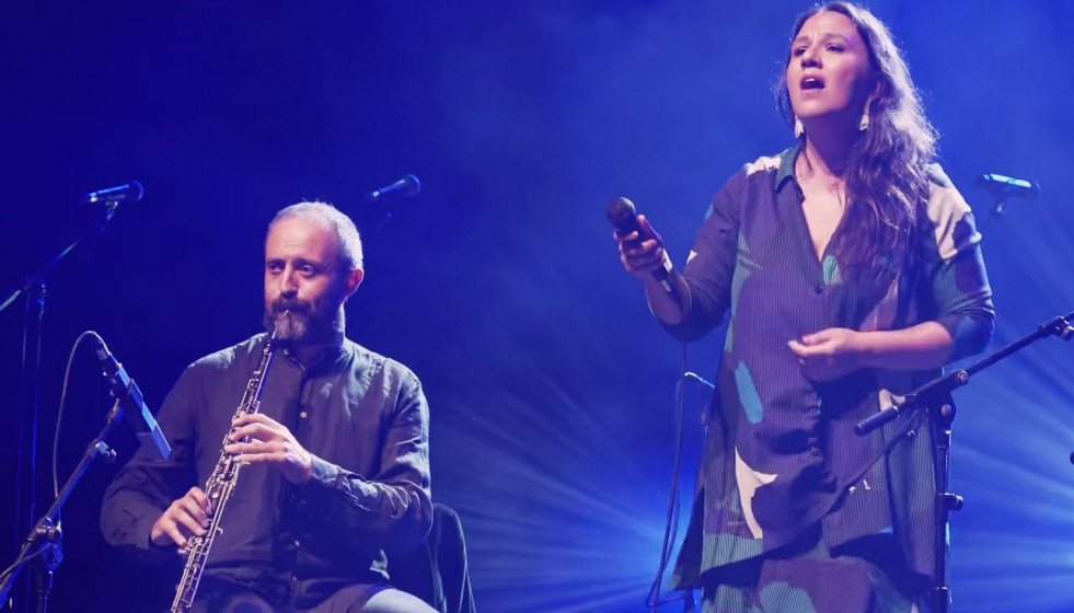 Faia durante uno de los conciertos de Fuxan os Ventos en Lugo