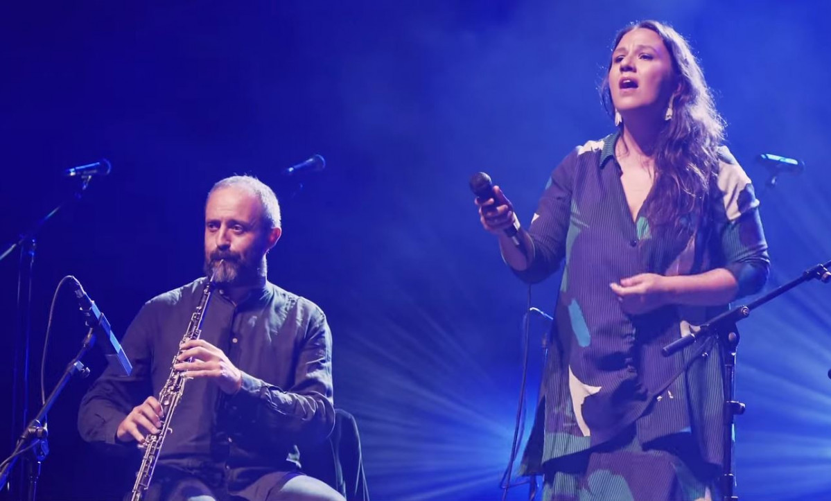 Faia durante uno de los conciertos de Fuxan os Ventos en Lugo