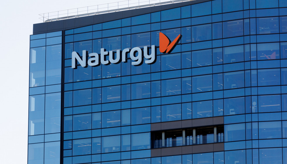 Archivo - Fachada de la sede de Naturgy, en Madrid (España)