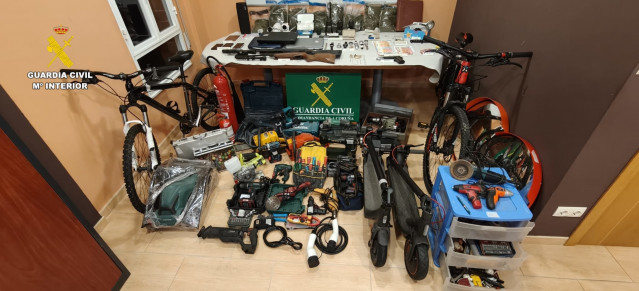 Material robado y localizado en Boiro