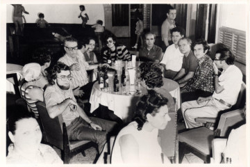 Celso Emilio Ferreiro con su familia y amigos poco antes de regresar de Venezuela (1973) Luís, en primeiro plano.