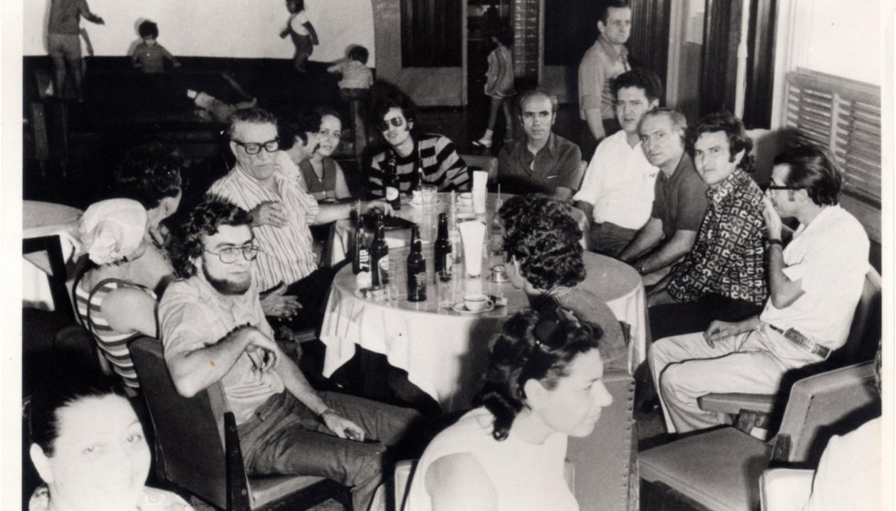 Celso Emilio Ferreiro con su familia y amigos poco antes de regresar de Venezuela (1973) Luís, en primeiro plano.