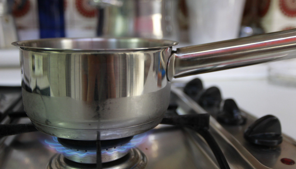 Archivo - Gas, cocina de gas, llamas, llama,  fuego, fogón, fogones, gas natural, olla, ollas, utensilios de cocina