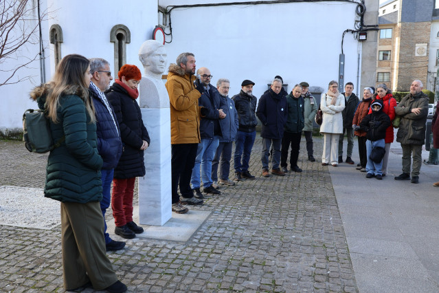 Inauguración del busto en homenaje a Moncho Reboiras, víctima del franquismo, en Lugo, a 27 de diciembre de 2025.